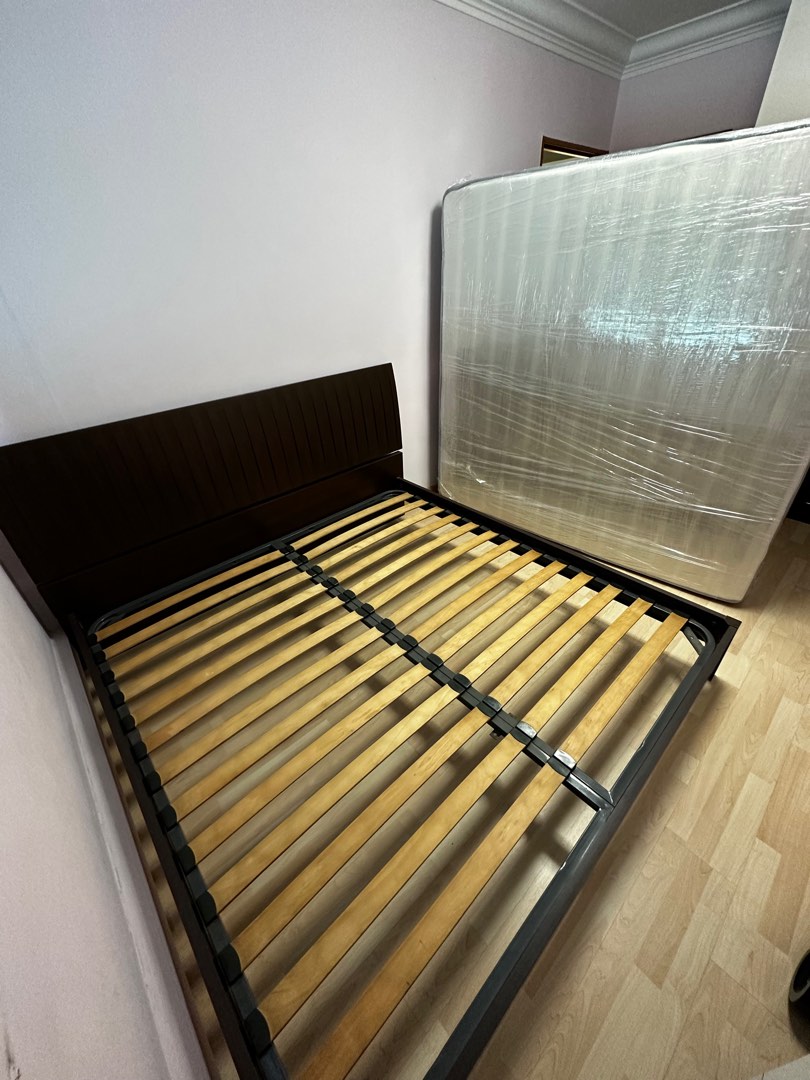 Self pick up King size mattress with bed frame (for free) set
