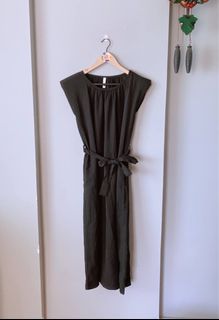 Seoul Mary J midi dress in black