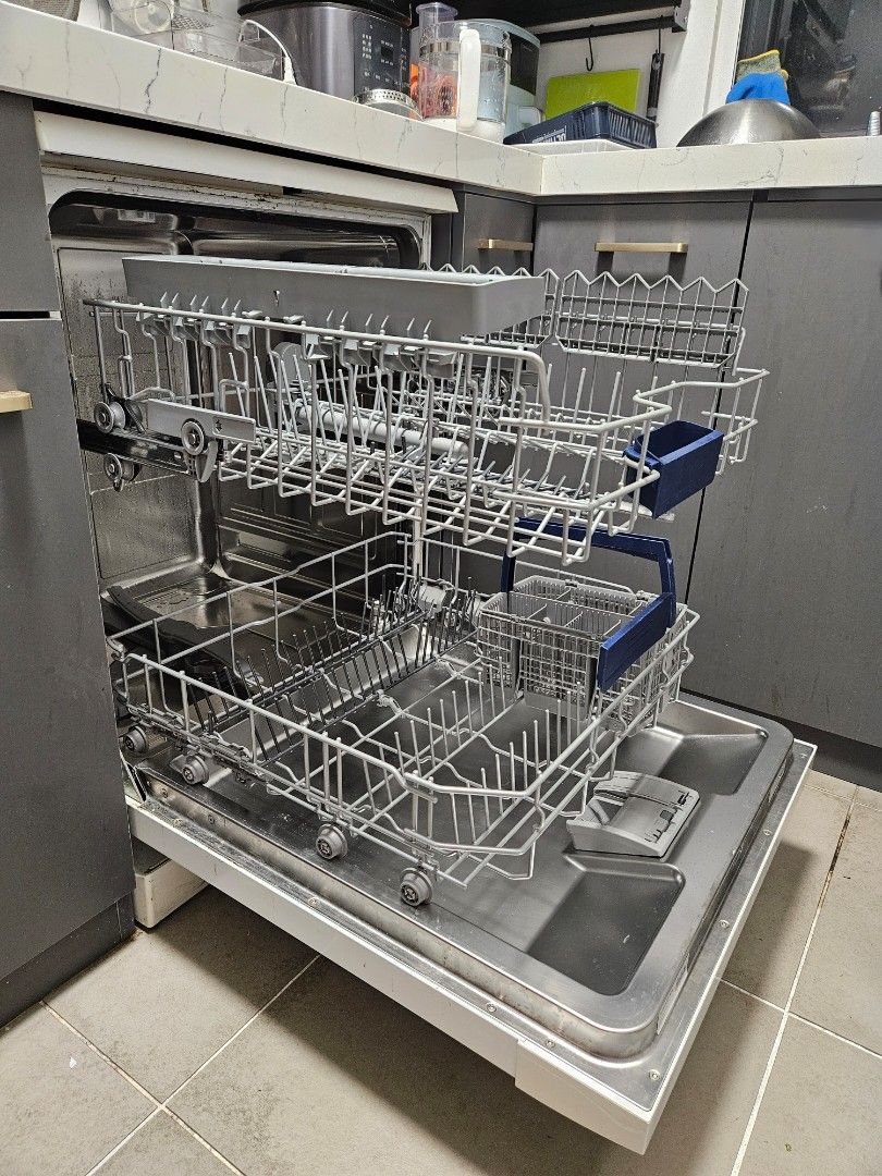 Siemens iQ500 Freestanding 60cm Dishwasher, 家庭電器, 廚房電器, 洗碗碟機 Carousell