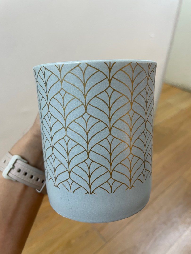Starbucks Mug (Category: Water Bottles & Tumblers) located in Mandaluyong City. Submitted by wayby (Listing ID 1255507476, Image 2). Description: Srp at 1195 Got as a gift Tags: coffee bean tea and leaf.