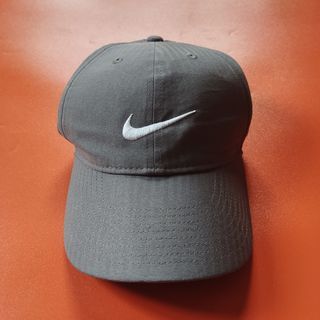 Topi Nike Golf