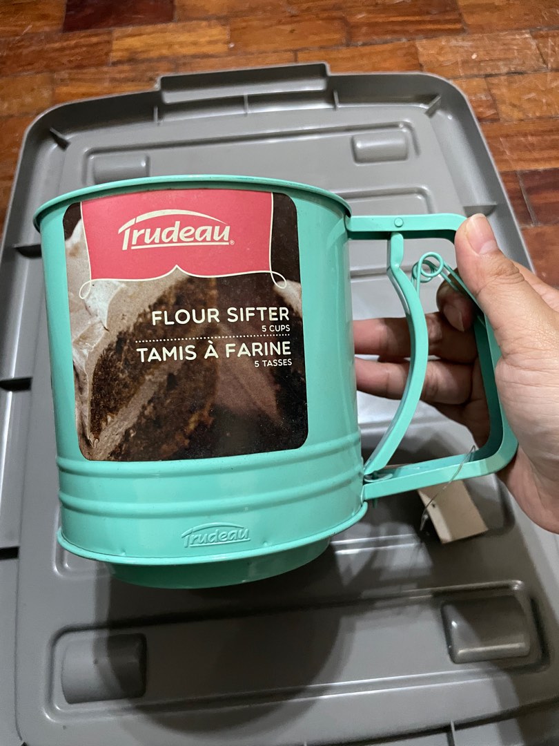 Trudeau Flour Sifter Cute, Furniture & Home Living, Kitchenware