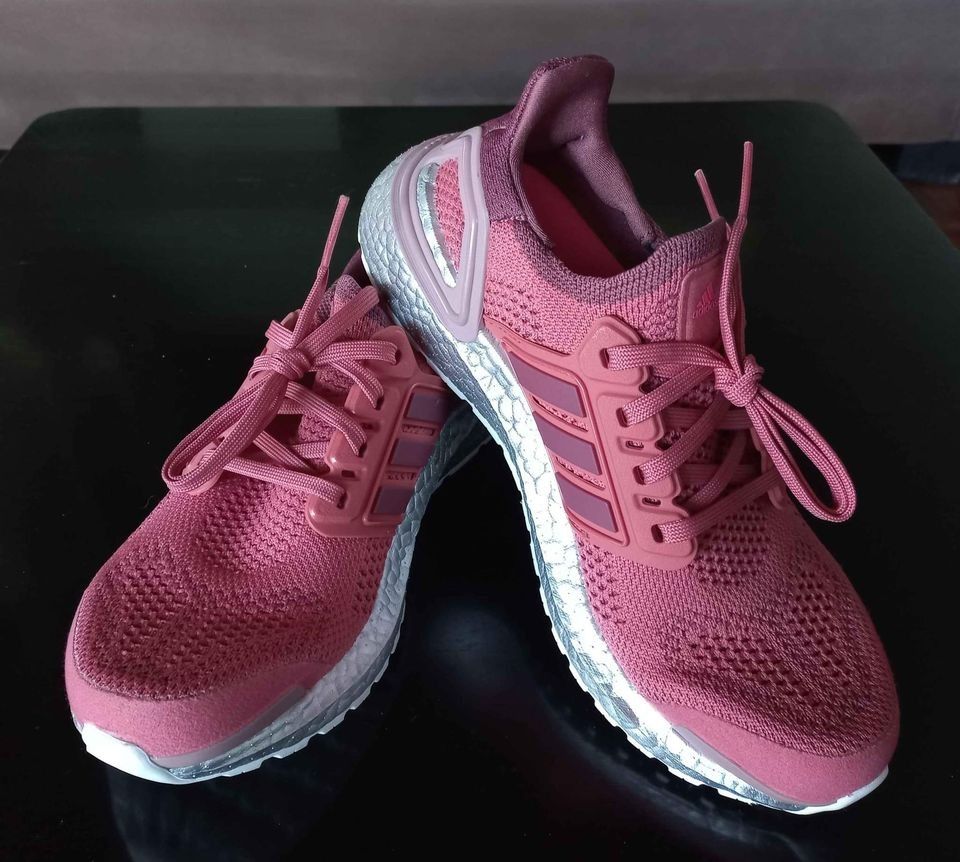 Ultra boost women size 7 2025