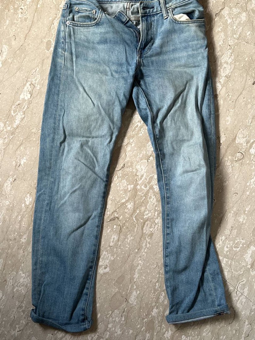uniqlo baggy jeans, Men's Fashion, Bottoms, Jeans on Carousell