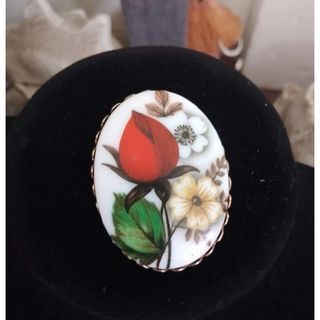 USA Vintage Porcelain Fragonard Tulip and Flowers Cameo Estate Pin Brooch