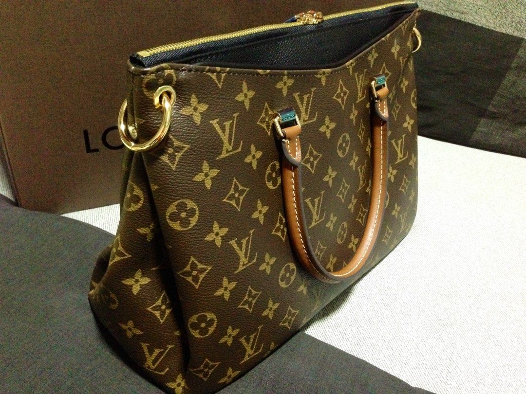 Louis vuitton tote used 2025