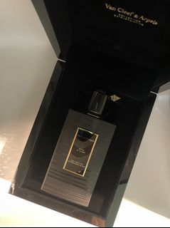 由 perfume_makeup (刊登 ID 1255451738，圖片 1) 提交，位於 的 (類別：)，說明：。