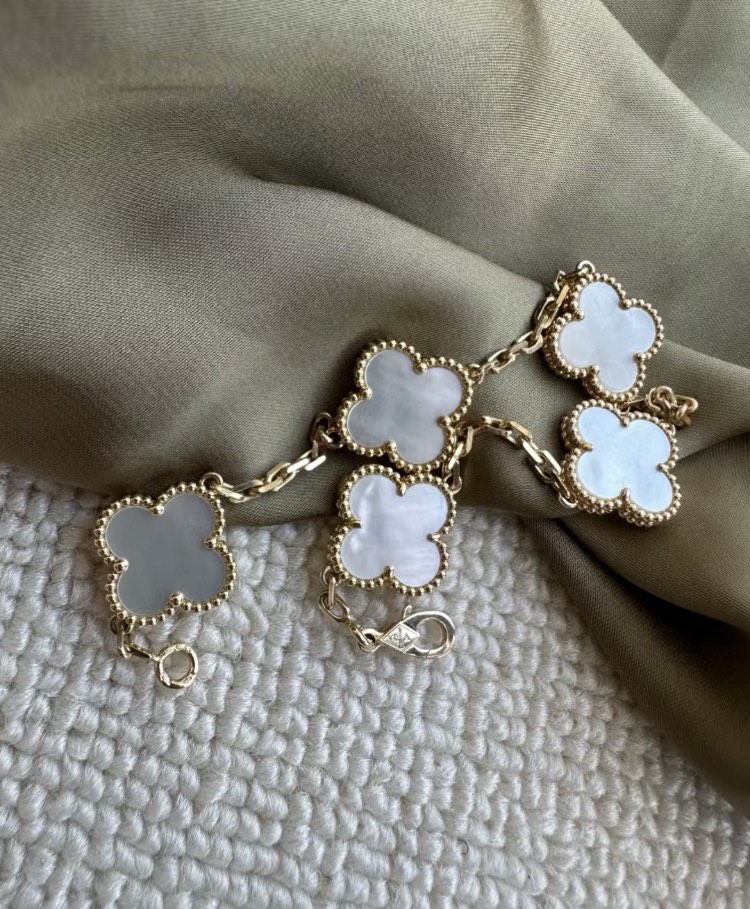 Vca mop store bracelet