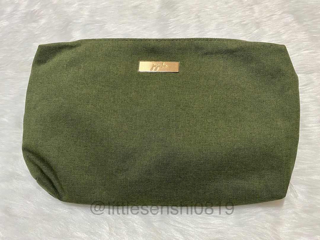 Preloved Jujube Be Quick in Olive Chromatics (Category: Carriers & Slings) located in Quezon City. Submitted by littlesenshi0819 (Listing ID 1255429392, Image 1). Description: Good Used Condition (GUC) Jujube Be Quick in Olive Chromatics. Never used on my end. Rated GUC due to signs of usage in hardwares (see pictures). No holes, tears, or corner wears. RFS: Decluttering, too many bags. I prefer using LSP in Be Set. ✅ Cash basis only, no layaway 