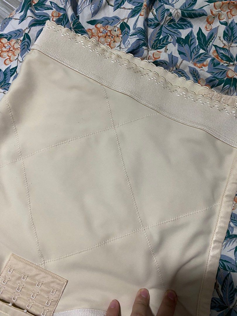 Wink Binder large, Women's Fashion, Undergarments & Loungewear on Carousell