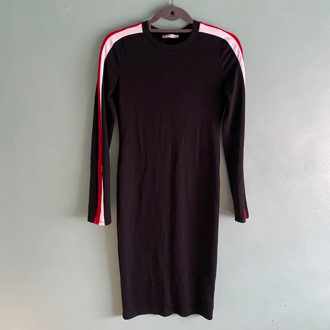 Zara Dress (Category: Dresses) located in Bulacan. Submitted by jamjam_22 (Listing ID 1255585868, Image 1). Description: Zara dress in black can haggle.
