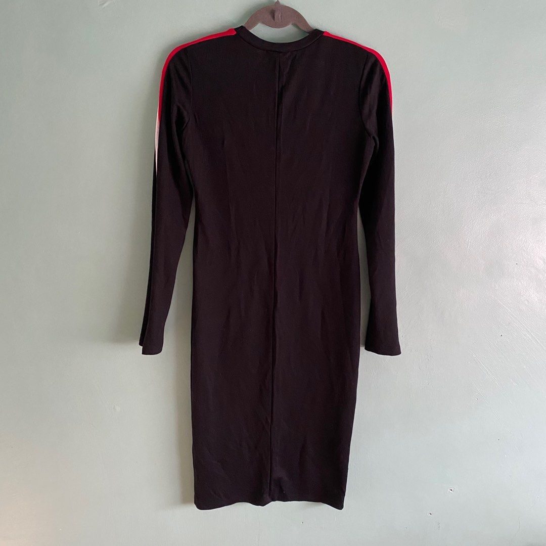 Zara Dress (Category: Dresses) located in Bulacan. Submitted by jamjam_22 (Listing ID 1255585868, Image 2). Description: Zara dress in black can haggle.