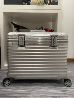 For reference] Some pictures of pre-LVMH Rimowa Pilot multiwheel