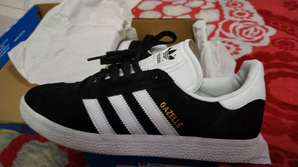 Adidas gazelle (pig skin), Men's Fashion, Footwear, Sneakers on Carousell