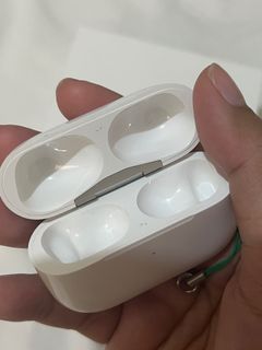 Airpods Pro 2nd gen Magsafe Lightning Charging Case (see description for inclusion and exlusions)