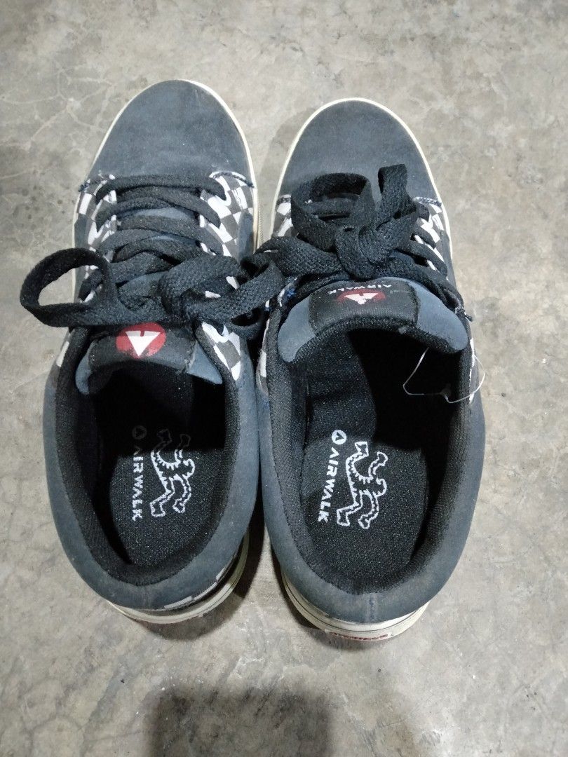 Airwalk skate shoe