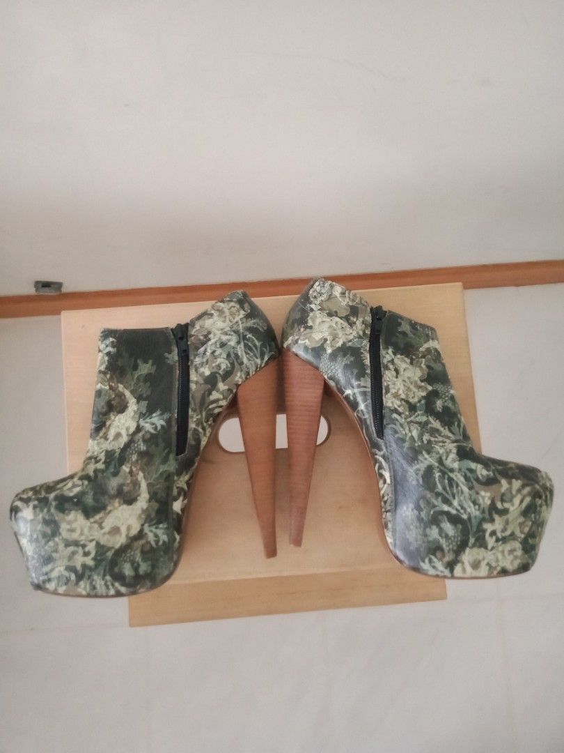 Aldo floral hotsell boots