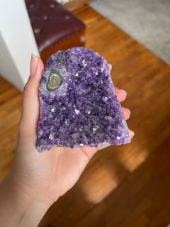 Amethyst geode with STALACTITE EYE with banding on the sides