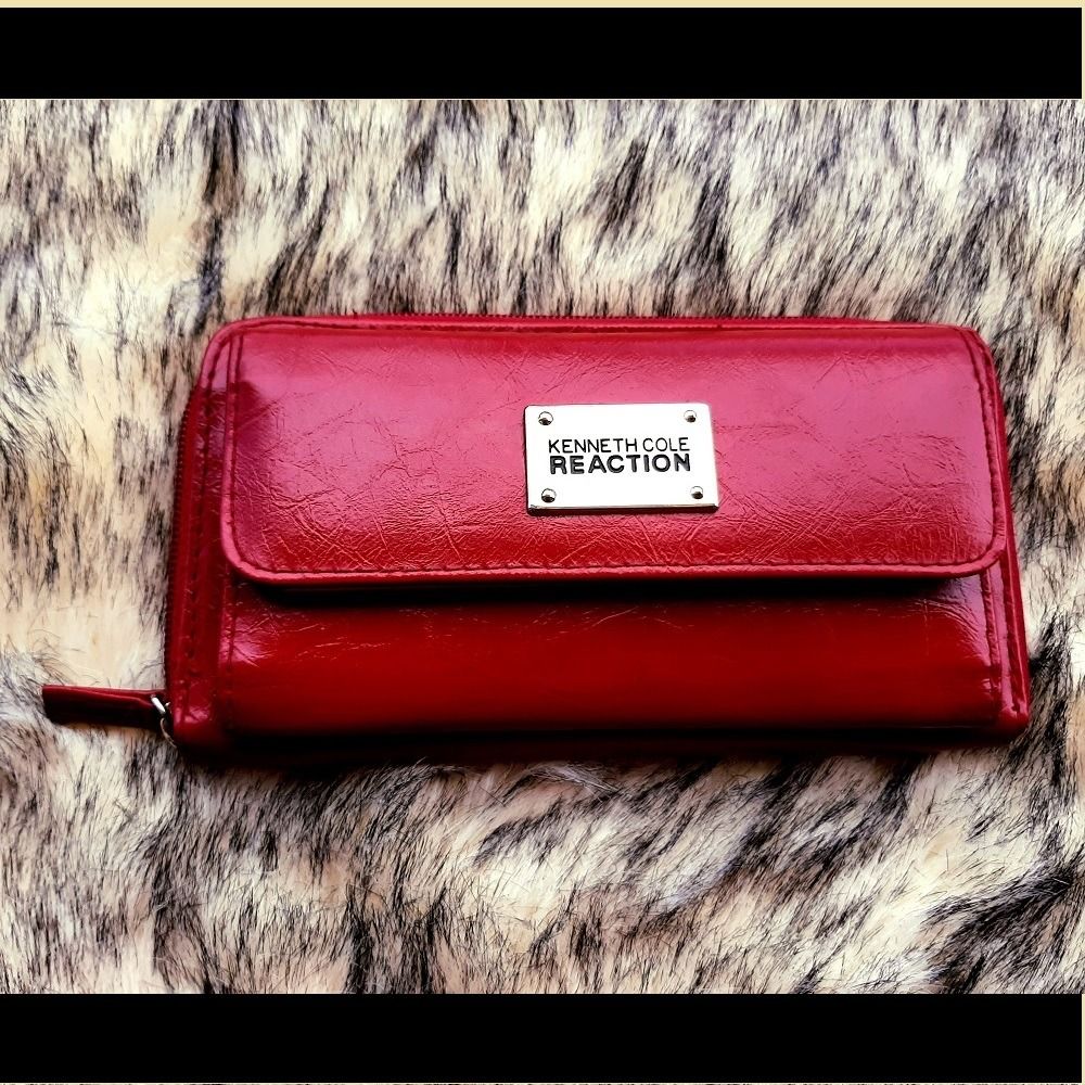 Michael Kors Red Long Wallet, Women's Fashion, Bags & Wallets, Wallets &  Card holders on Carousell