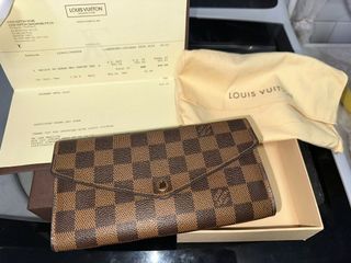 Louis Vuitton Long Wallet 599$ w/ certificate of authenticity. Free sh