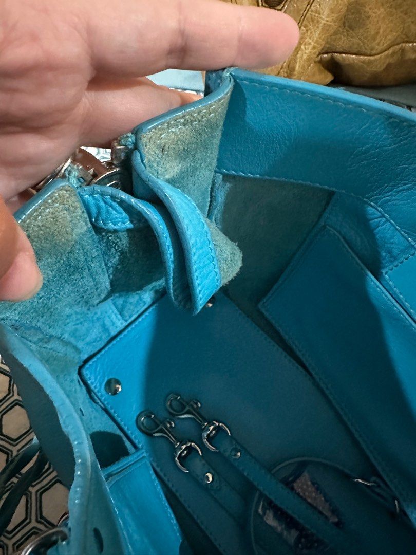 balenciaga mini papier (Category: Luxury Bags & Wallets) located in Antipolo. Submitted by ambercs (Listing ID 1255602191, Image 3). Description: autn balenciaga mini papier with sling in light blue color rare cute and elegant color preloved with signs of usage need spa minor rubs and dirt ( spa lang katapat).