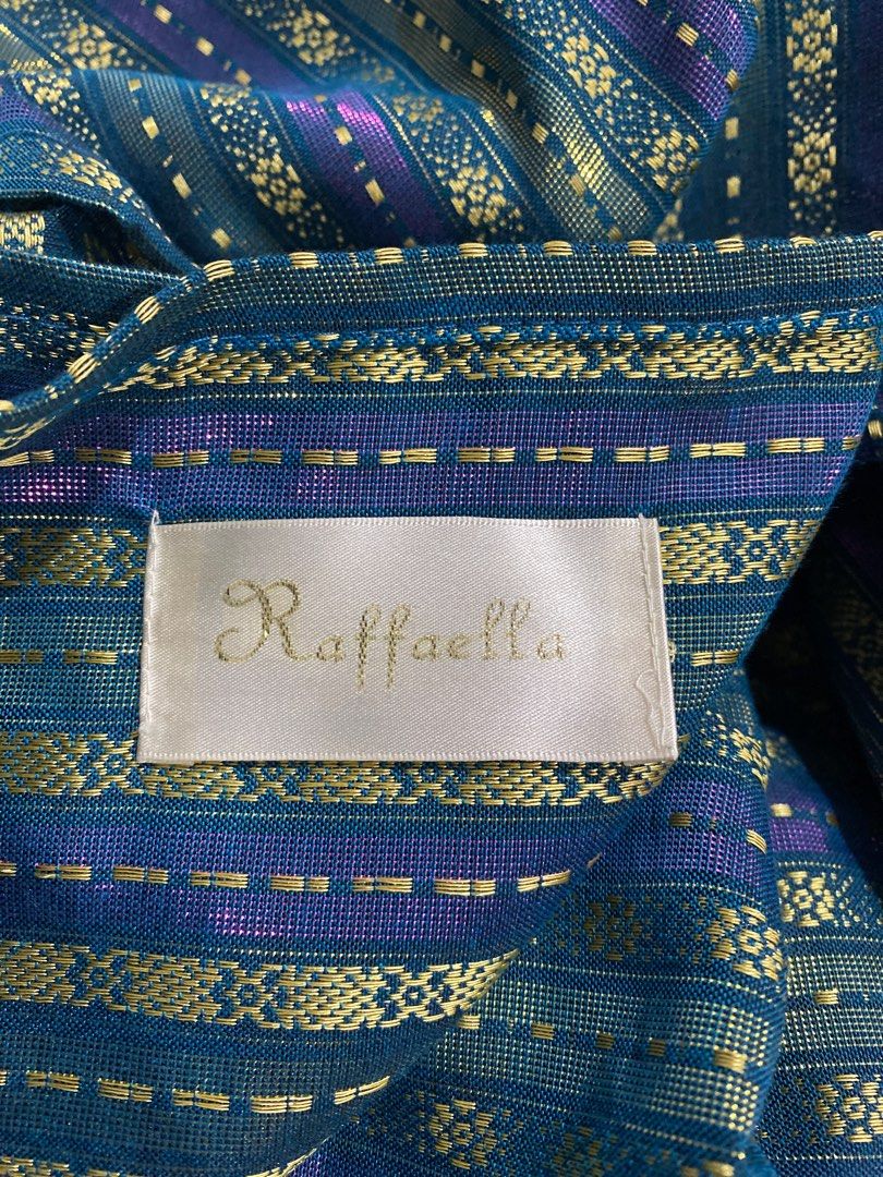 Batik Malong (Category: Skirts) located in Paranaque City. Submitted by funkmeup (Listing ID 1255720557, Image 3). Description: Inaul malong bought from Mindanao Very intricate details Perfect for buwan ng wika or Filipiniana events.