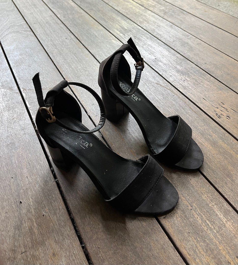 Double strap block best sale heel