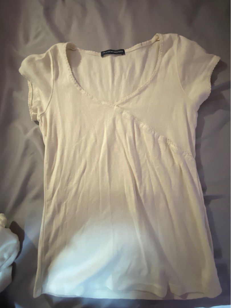 Brandy Melville Starla scalloped trim top, Women's Fashion, Tops, Other Tops  on Carousell