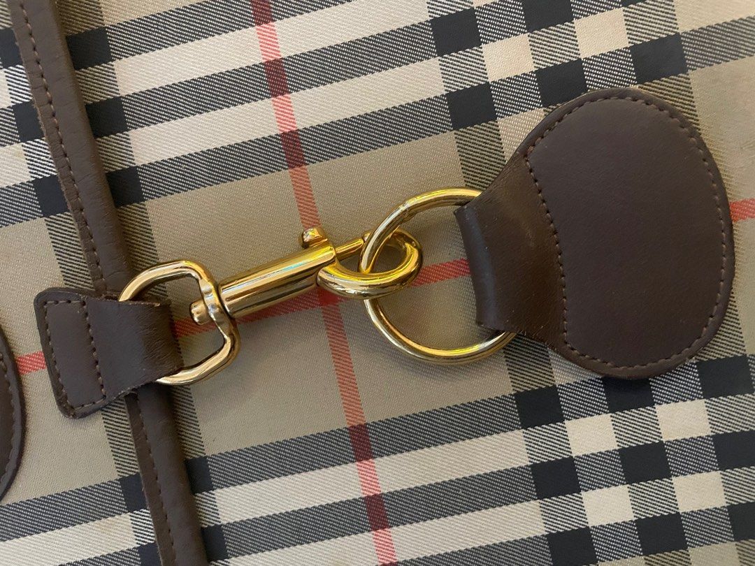 BURBERRY clutch/laptop size (Category: Luxury Bags & Wallets) located in Paranaque City. Submitted by jenniferj97672 (Listing ID 1255598757, Image 3). Description: BURBERRY clutch / laptop size 39cm x 26cm ✅ 10001% Authentic 🥂 ✅ Money back guarantee if proven fake through LEGITGRAILS AND ENTRUPY. 🤝 ✅ OPEN FOR LAYAWAY 💸 Just pay 20% downpayment. 🤝 ⬇️⬇️⬇️⬇️⬇️⬇️⬇️⬇️ Disclaimer: All items are original, luxury pre-owned items. Money back guarantee