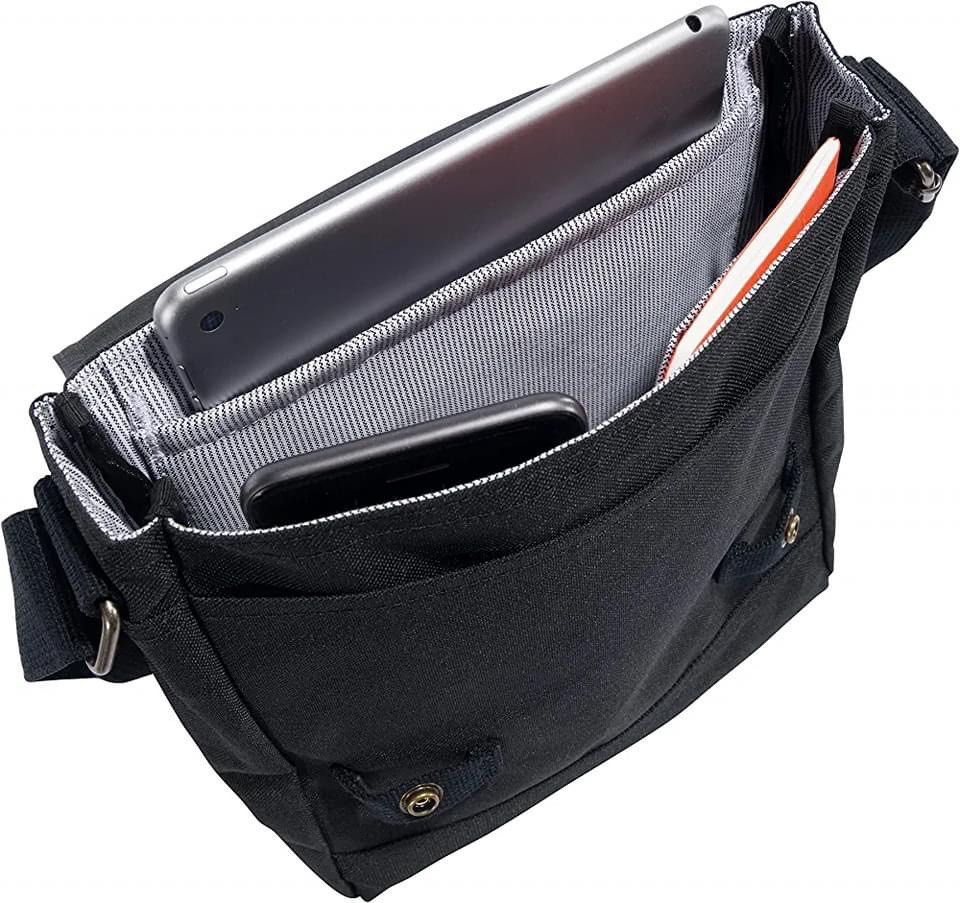 Carhartt Crossbody bag (Category: Sling Bags) located in Las Pinas. Submitted by DC.OneStopShop (Listing ID 1255630051, Image 2). Description: 🔥🔥ON SALE🔥🔥 PRE-ORDER✅ Location: Vietnam🇻🇳 ▪️Carhartt Crossbody bag 🏷️2,400PHP 💯Orig Free shipping 🇻🇳Vietnam to 🇵🇭Ph October 10 NEXT ETA📦.