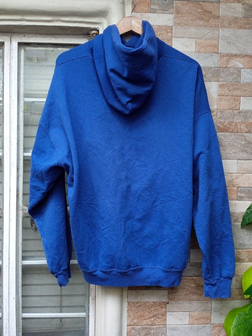 Champion vintage hoodie (Category: Coats, Jackets and Outerwear) located in Cavite. Submitted by size_dimes (Listing ID 1255630644, Image 2). Description: color purple faded wash tag probably XL dimension 25 x 27 walang himulmol walang crack print.