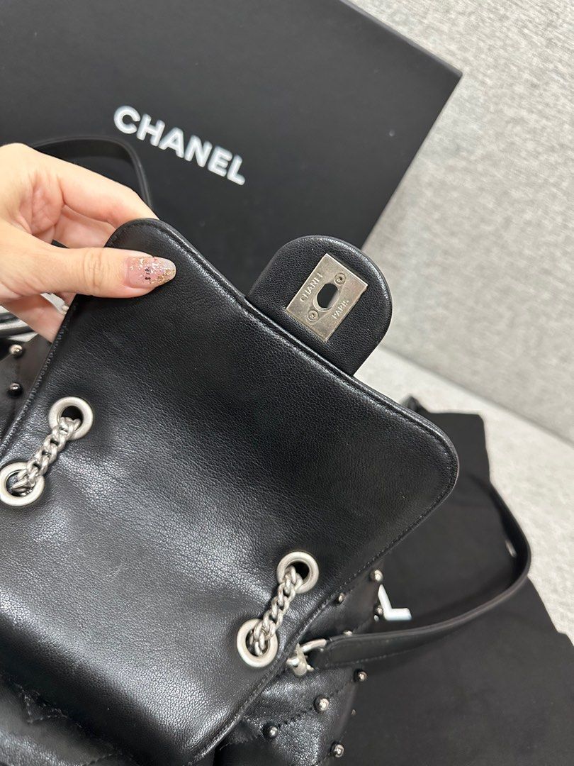 Chanel Backpack Album auf Behance