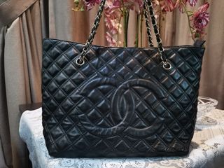 Chanel 2023 Limited Edition White Quilted Caviar Leather Large Tote Bag