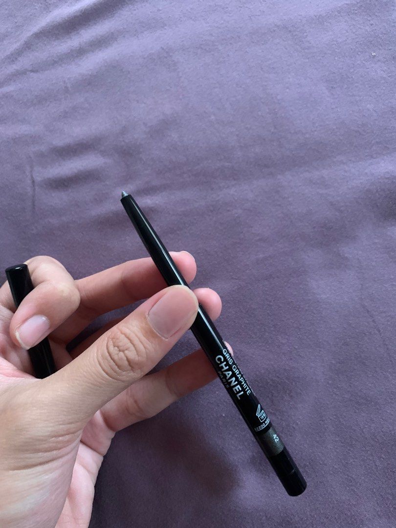 Chanel Waterproof Eyeliner Gris Graphite (Category: Makeup) located in Las Pinas. Submitted by mbisl (Listing ID 1255630470, Image 2). Description: Authentic Chanel Waterproof Eyeliner Tester #42 Gris Graphite Never used, straight from Milan Assembly Lins Factory.