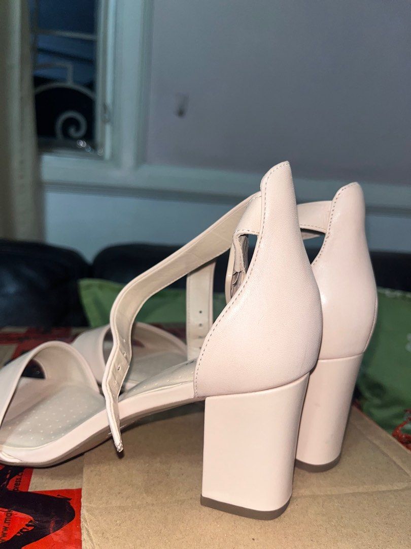 clarks nude heels