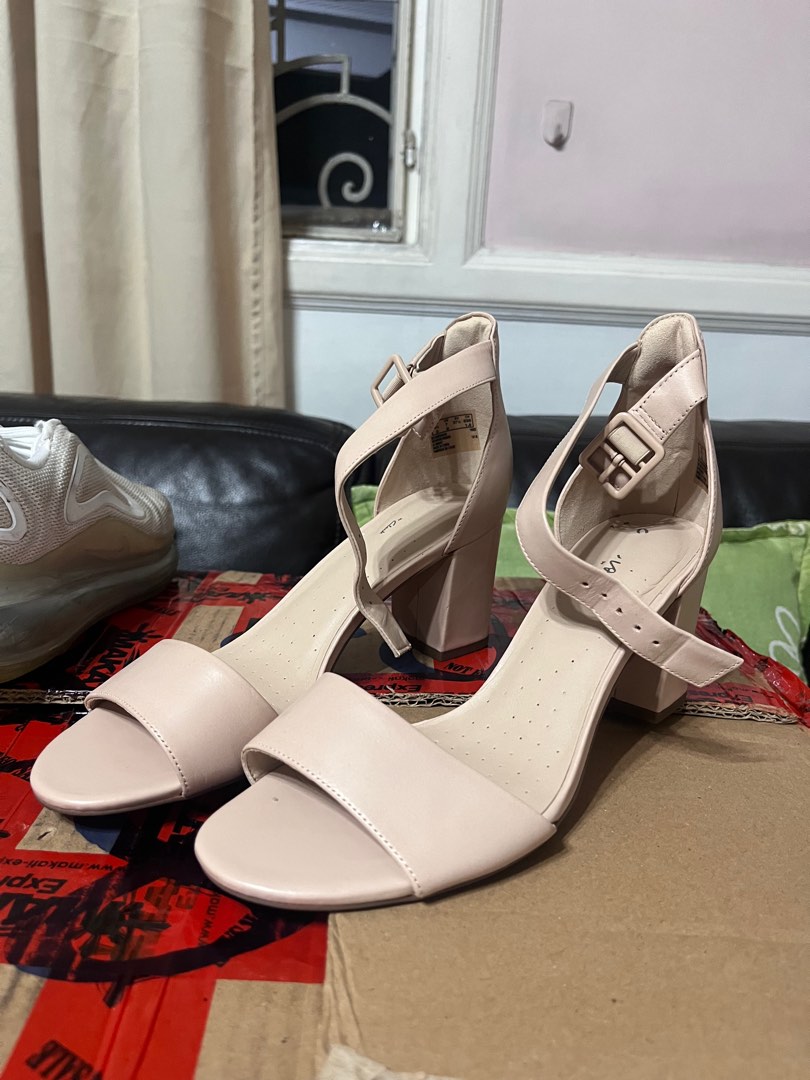 clarks nude heels