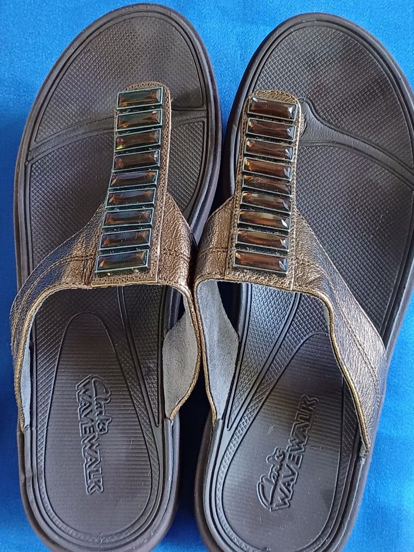Clarks wavewalk Women s Fashion Footwear Slippers and slides on