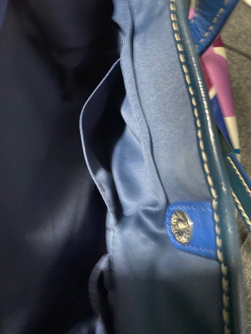 Coach Bag (Category: Purses & Pouches) located in Quezon City. Submitted by gracesc (Listing ID 1255721808, Image 3). Description: .