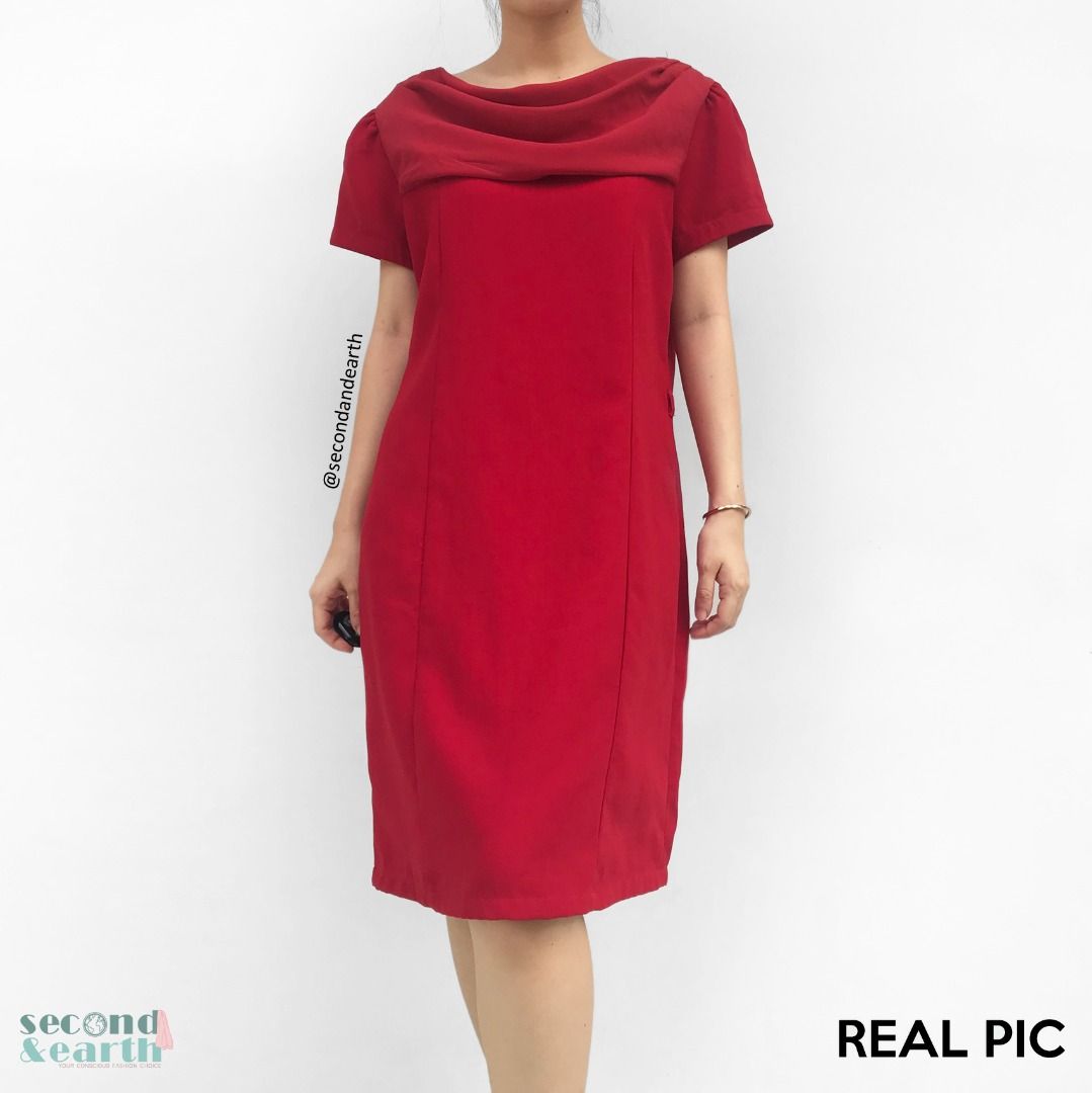 Cole Midi Dress (L) Terusan Kerja Wanita Dress Lengan Pendek Leher Drape  Kowl Merah Polos Slim Fit Short Sleeve Midi Dress Cowl Neck Maroon Red  Preloved Branded AN, Fesyen Wanita, Pakaian Wanita,