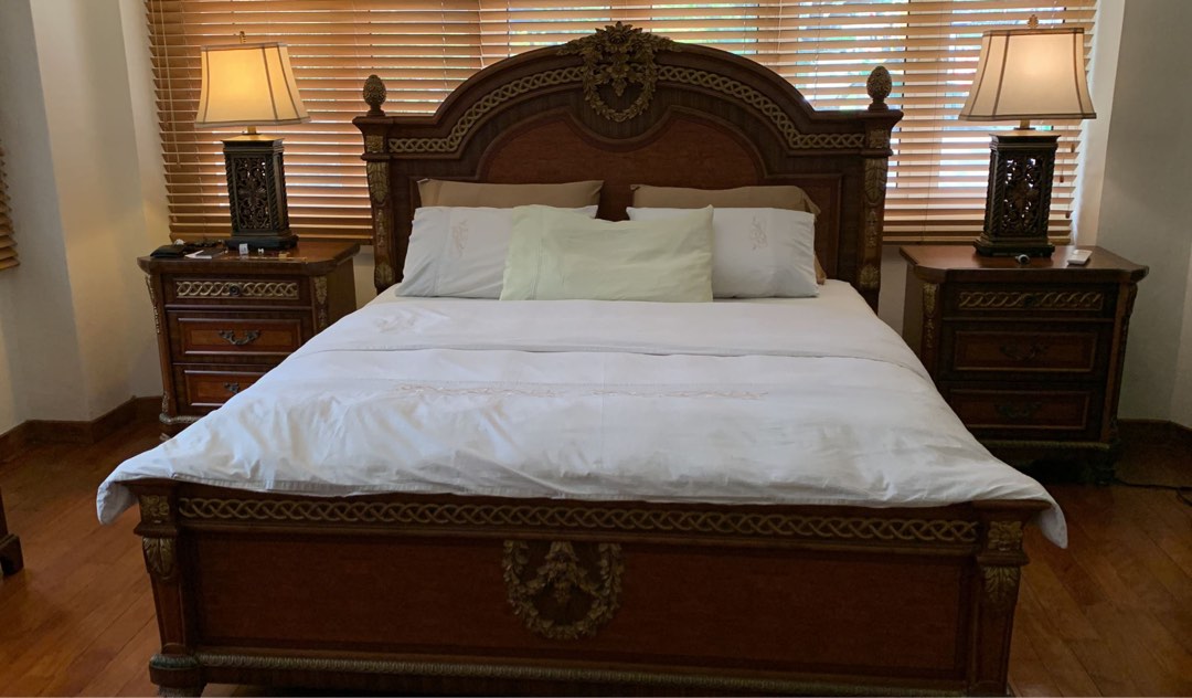 Da Vinci King Size bed with Simmons mattress , bedside tables and lamps