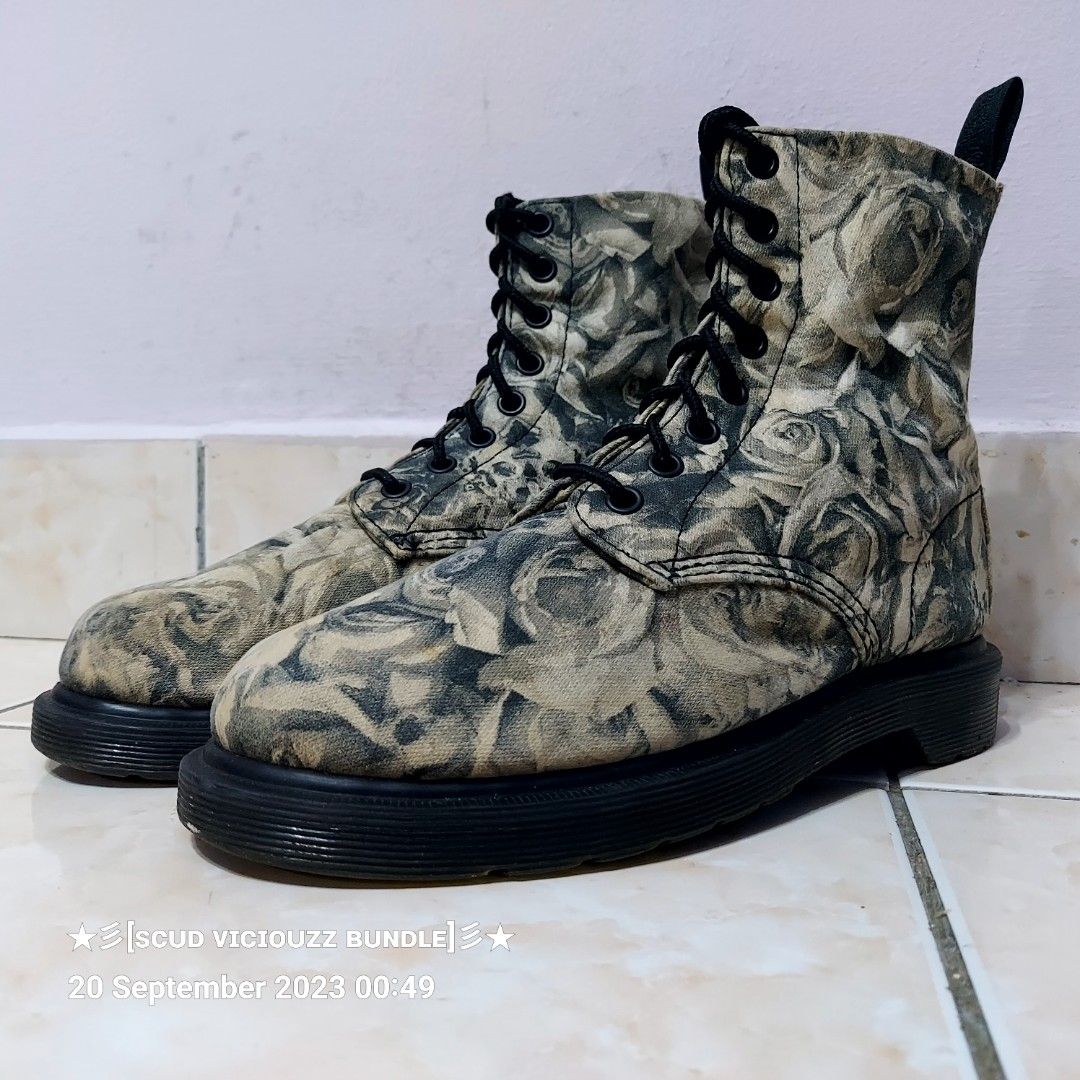 Dr martens skull 2025 and roses boots
