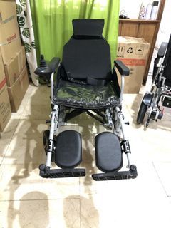 Electric reclining wheel chair