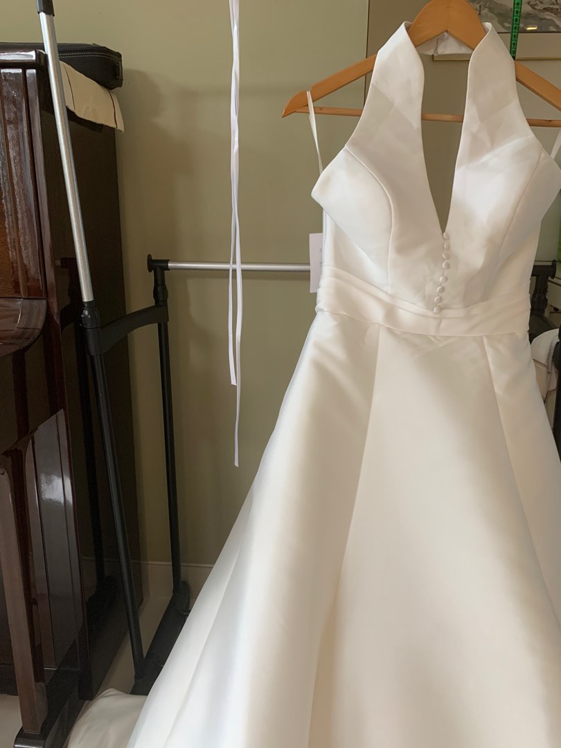 Elegant satin halter wedding dress with pockets Women s Fashion