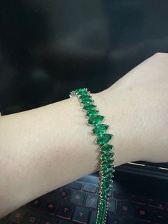 Emerald tennis bracelet with extender
