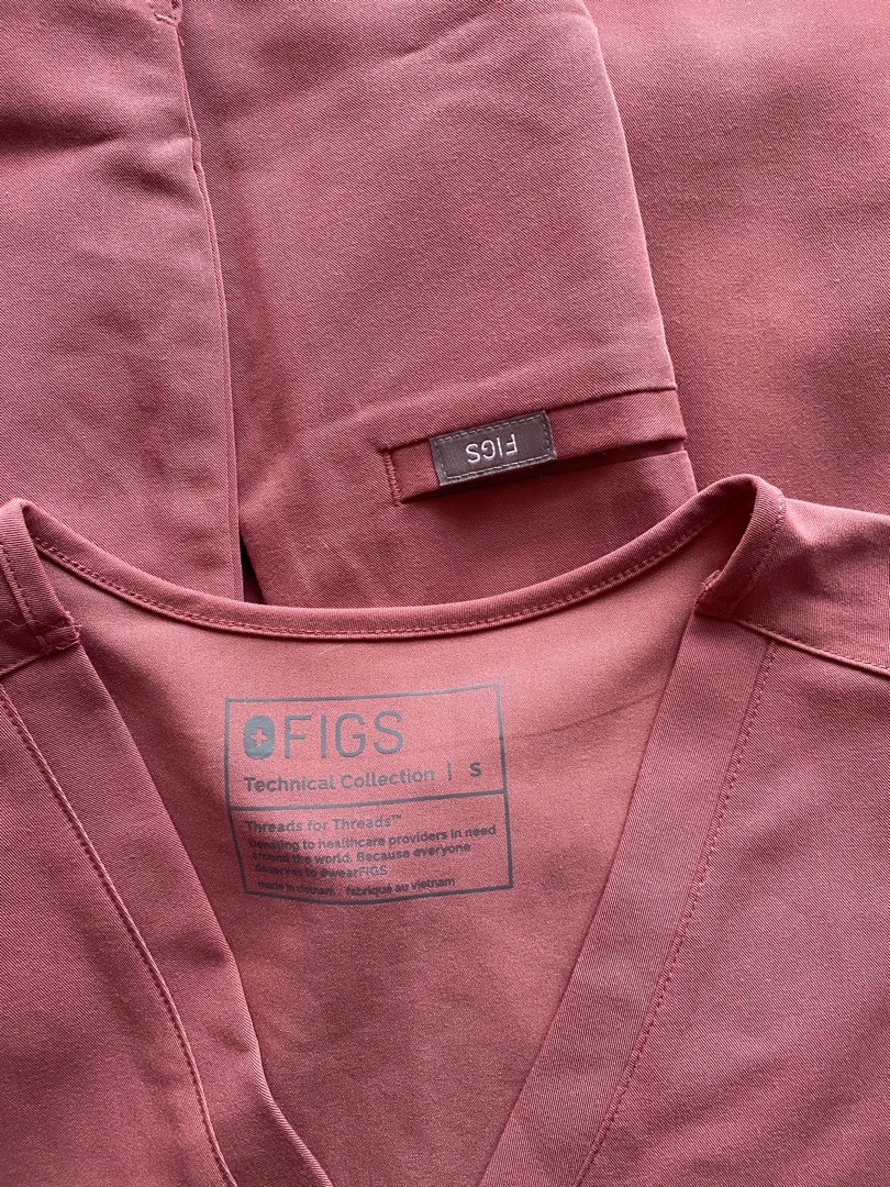 FIGS SCRUBS MAUVE , Women's Fashion, Activewear on Carousell