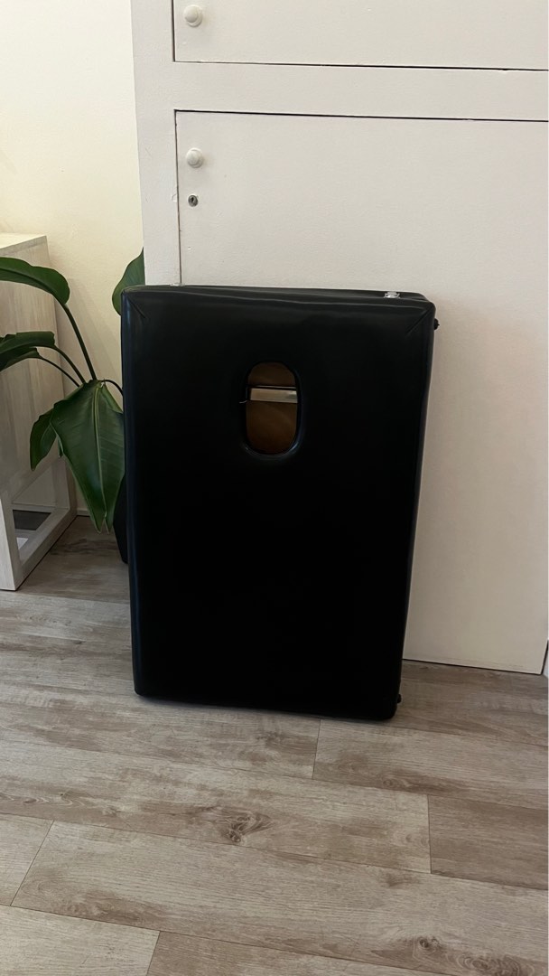 Foldable massage table, Health & Nutrition, Massage Devices on Carousell