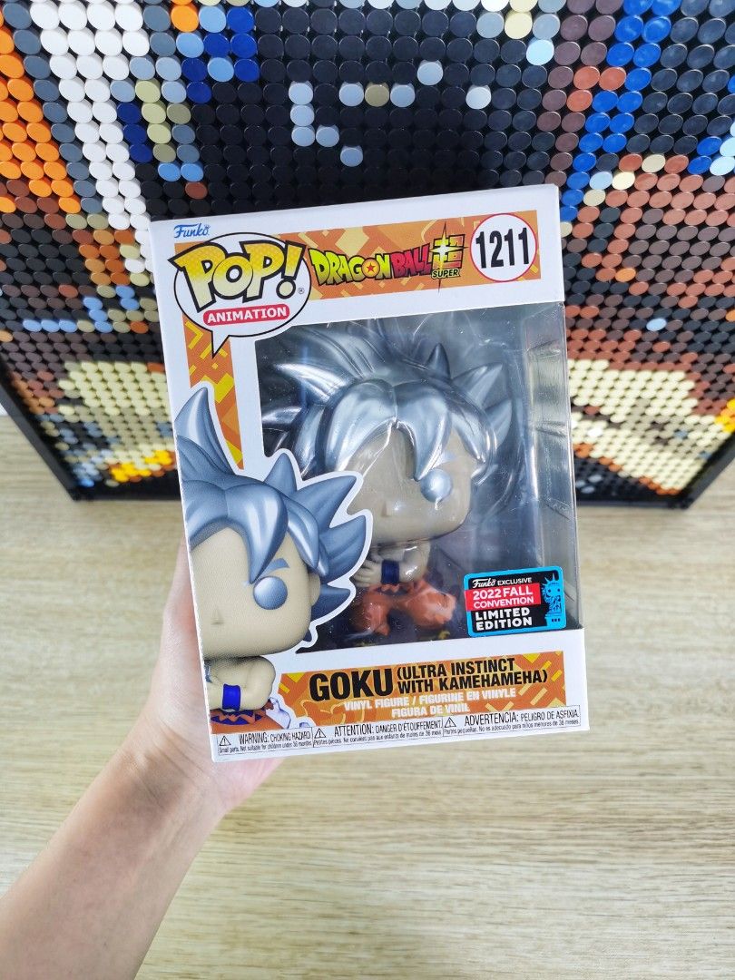 Funko POP! Animation Dragon Ball Super Goku (Ultra Instinct with  Kamehameha) #1211 Exclusive 