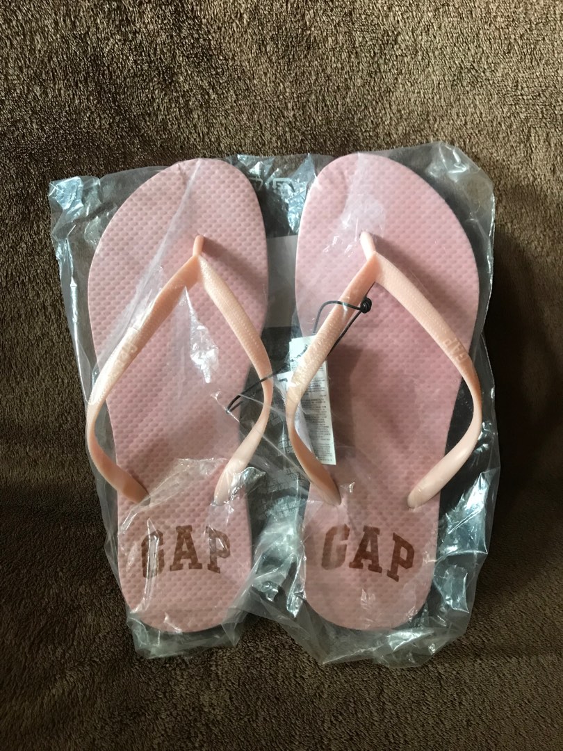 GAP pink slippers, Women's Fashion, Footwear, Slippers and slides on