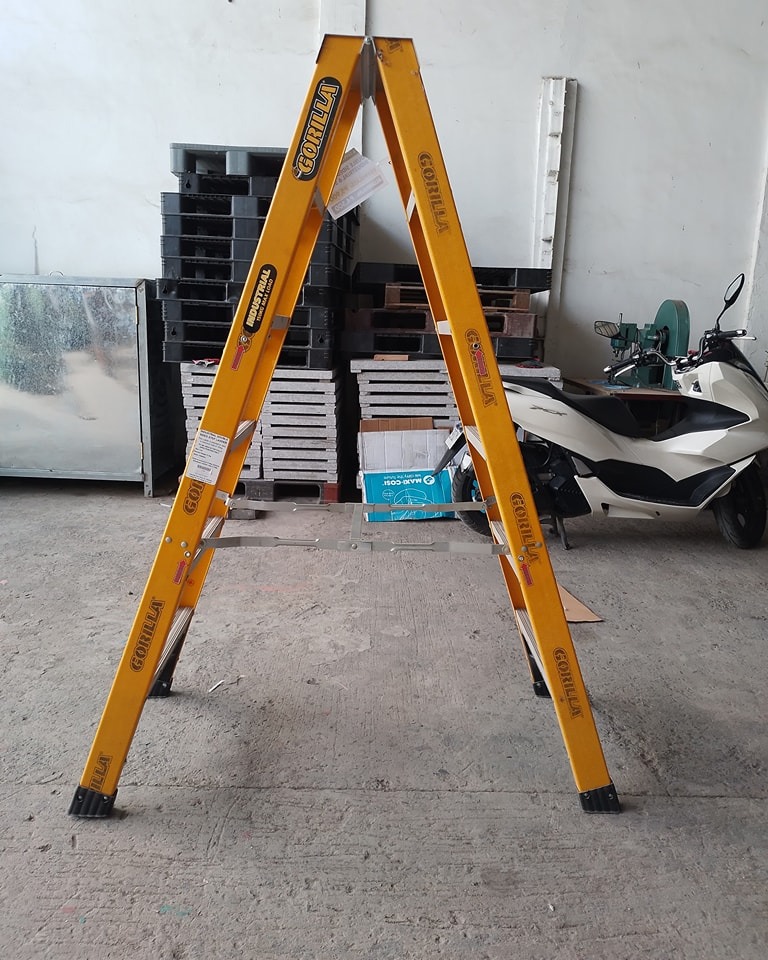 GORILLA Fiberglass Industrial Double Sided Step Ladder FSM006I 150Kg, Furniture & Home Living