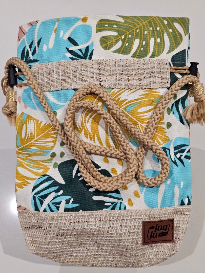 String sling bag 2025